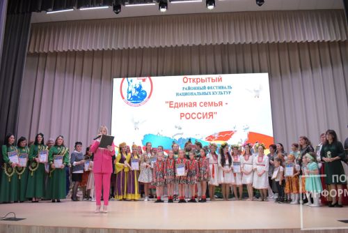 В Камских Полянах прошёл районный фестиваль национальных культур