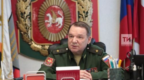 Военный комиссар РТ поздравил военных пенсионеров с профессиональным праздником