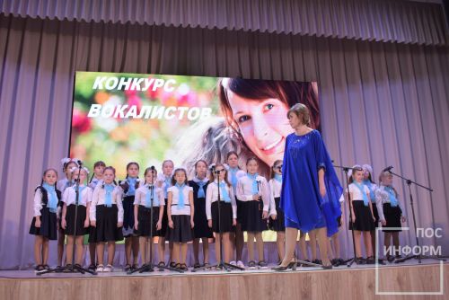 В Камских Полянах состоялся районный фестиваль-конкурс «Тепло сердец для милых мам», посвященный Дню матери