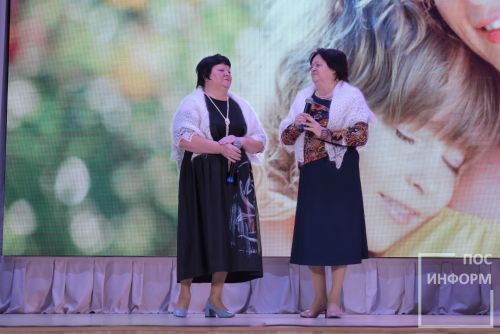 В Камских Полянах состоялся районный фестиваль-конкурс «Тепло сердец для милых мам», посвященный Дню матери