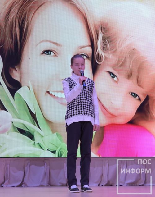 В Камских Полянах состоялся районный фестиваль-конкурс «Тепло сердец для милых мам», посвященный Дню матери