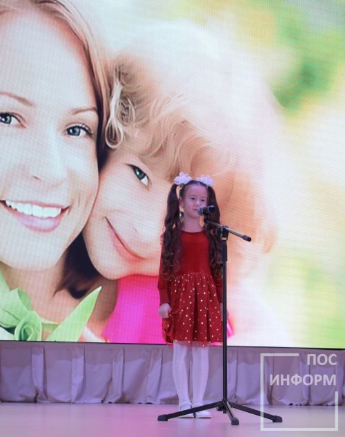 В Камских Полянах состоялся районный фестиваль-конкурс «Тепло сердец для милых мам», посвященный Дню матери