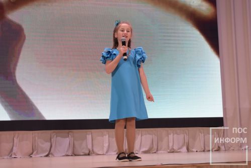 В Камских Полянах состоялся районный фестиваль-конкурс «Тепло сердец для милых мам», посвященный Дню матери