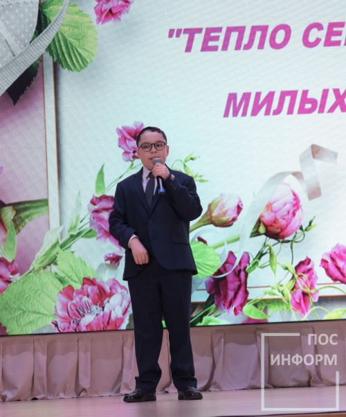 В Камских Полянах состоялся районный фестиваль-конкурс «Тепло сердец для милых мам», посвященный Дню матери