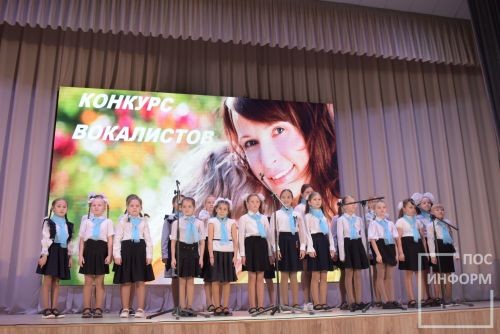 В Камских Полянах состоялся районный фестиваль-конкурс «Тепло сердец для милых мам», посвященный Дню матери