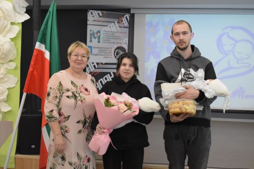 В Молодёжном центре «Алан» поздравили дорогих мам