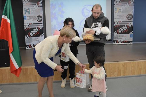 В Молодёжном центре «Алан» поздравили дорогих мам