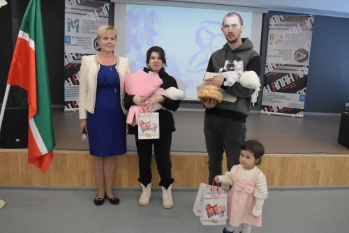 В Молодёжном центре «Алан» поздравили дорогих мам