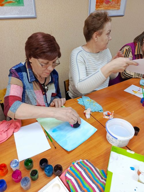 В ЦДТ «Радуга» прошёл мастер-класс по изобразительному искусству для старшего поколения