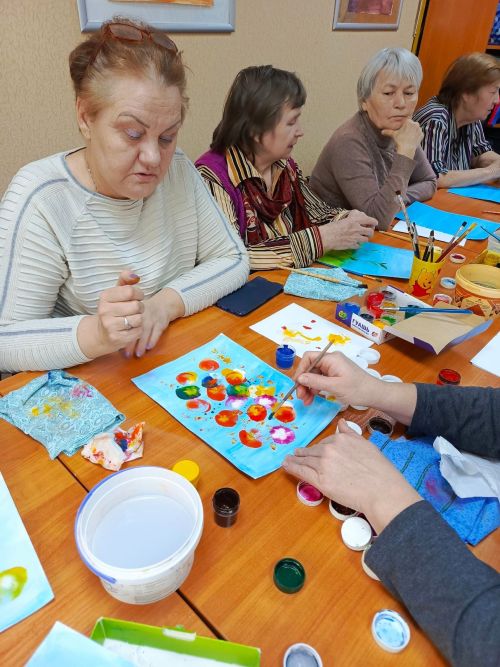 В ЦДТ «Радуга» прошёл мастер-класс по изобразительному искусству для старшего поколения