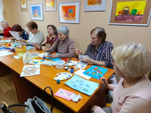 В ЦДТ «Радуга» прошёл мастер-класс по изобразительному искусству для старшего поколения