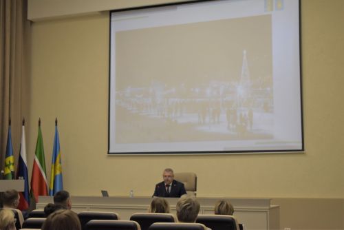 В Камских Полянах прошло совещание актива руководителей и организаций