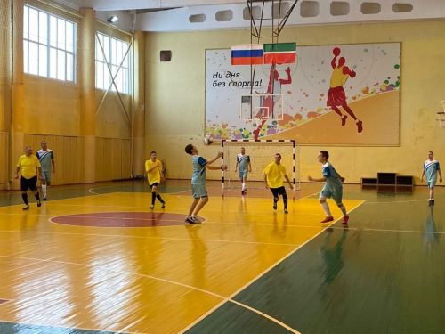 В Камских Полянах прошел товарищеский турнир по мини-футболу