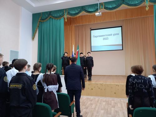 В камполянской школе №1 прошел парламентский урок «Мы – граждане России»
