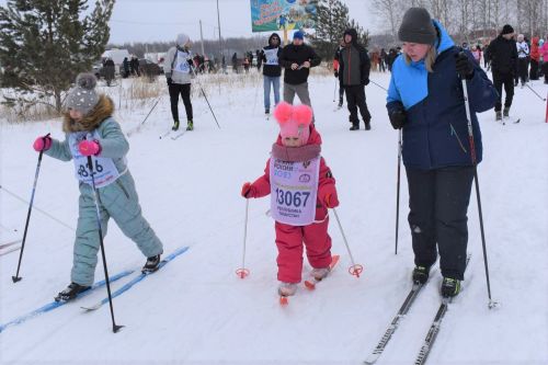 Жители Камских Полян приняли участие в «Лыжне России - 2023» (ФОТОРЕПОРТАЖ)