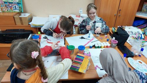 Воспитанница объединения «Палитра» провела мастер-класс для своих одногруппников