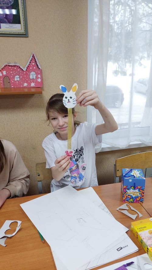 Воспитанница объединения «Палитра» провела мастер-класс для своих одногруппников