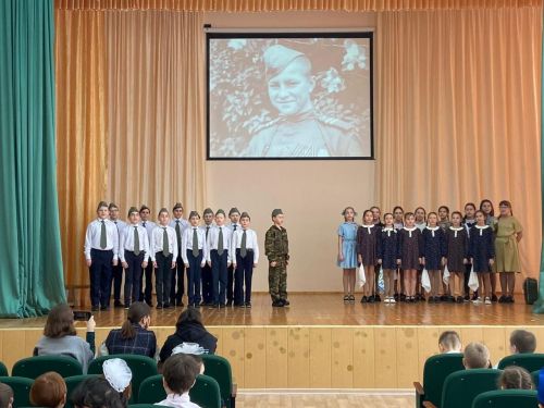 В камполянской школе №1 проходит школьный фестиваль патриотической песни «Пою тебе, мое Отечество»