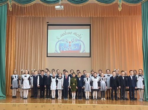 В камполянской школе №1 проходит школьный фестиваль патриотической песни «Пою тебе, мое Отечество»
