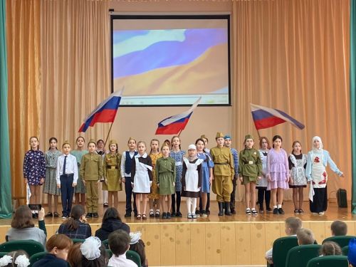 В камполянской школе №1 проходит школьный фестиваль патриотической песни «Пою тебе, мое Отечество»