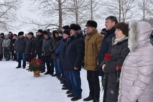 Жители Камских Полян чтят своих героев
