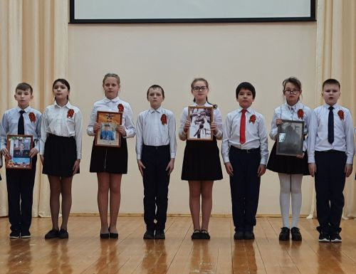 В камполянской школе №1 проходит школьный фестиваль патриотической песни «Пою тебе, мое Отечество»