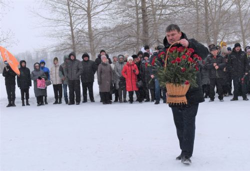 Жители Камских Полян чтят своих героев