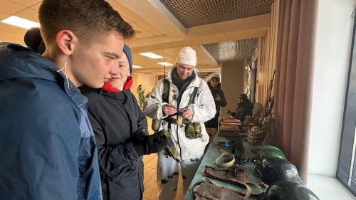 Сотрудники КЦ «Чулман-Су» провели с молодежью военно-патриотическую квест-игру «Рубеж»