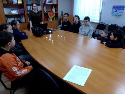 В Центре детского творчества «Радуга» прошел патриотический час «Герои Сталинградской битвы»