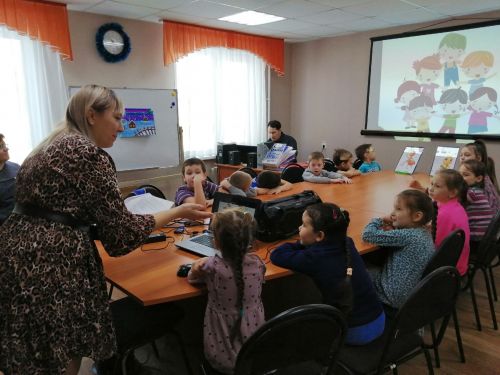 В ЦДТ «Радуга» прошла викторина для воспитанников подготовительной группы детского сада «Огонек»