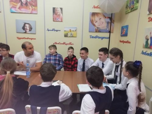 Команда камполянской школы №2 прошла очередной этап чемпионата по решению бизнес-кейсов в г. Казань