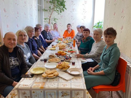 За дружным столом собрались старшие по домам