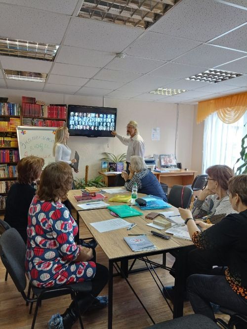 В камполянском клубе «Общение без границ» поговорили о знаменитых людях Америки