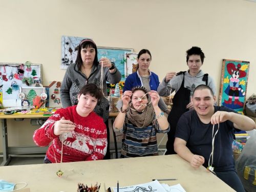 В Камско-Полянском доме-интернате провели мастер-класс «Весенние первоцветы»