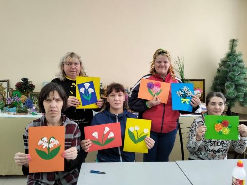 В Камско-Полянском доме-интернате провели мастер-класс «Весенние первоцветы»