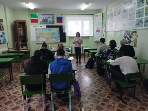 Сотрудники камполянской библиотеки для студентов колледжа провели час этики «В лабиринте нравов и манер»