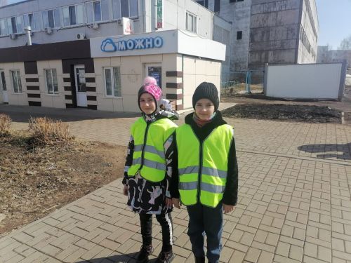 Обучающиеся камполянской школы № 1 провели акцию по безопасности дорожного движения