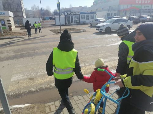 Обучающиеся камполянской школы № 1 провели акцию по безопасности дорожного движения