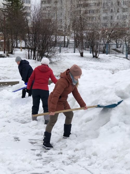 Отлично потрудились на субботнике сотрудники детских садов