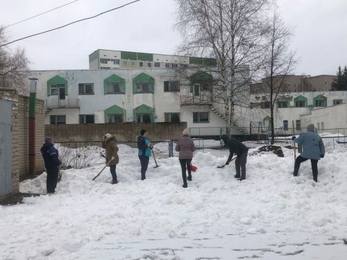 Отлично потрудились на субботнике сотрудники детских садов