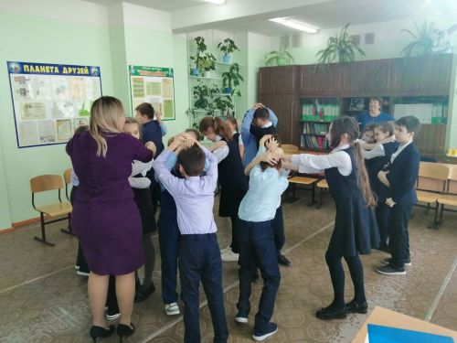 Учащиеся камполянской школы № 2 приняли участие в развлекательной программе «Давайте жить дружно!»