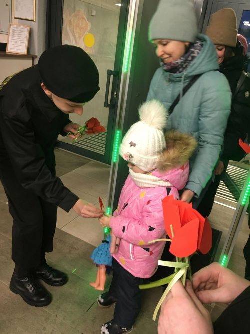 Активисты отряда Форпост провели акцию «Для милых дам»
