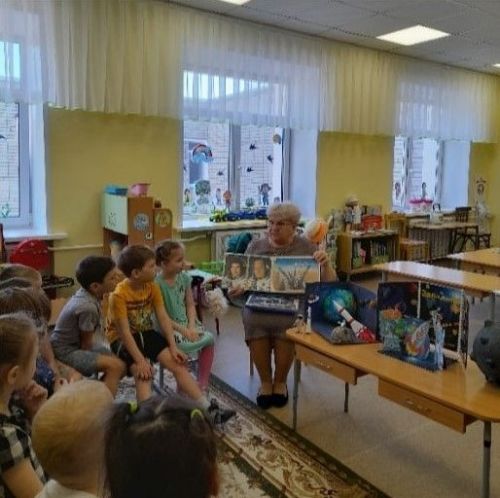 С воспитанниками детского сада «Золотая рыбка» провели беседу на тему «Космос»
