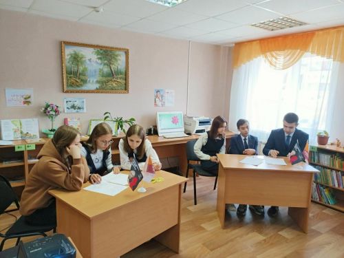 Обучающиеся камполянской школы №2 посетили поселковую библиотеку