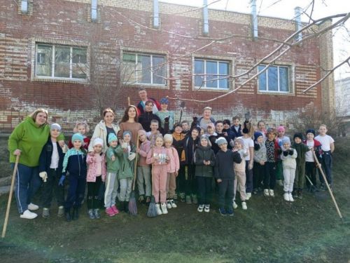 В Камских Полянах продолжается очистка территорий