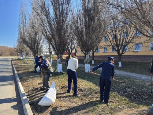 В Камских Полянах продолжается очистка территорий
