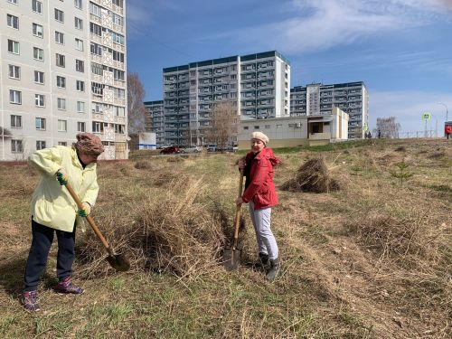 В Камских Полянах продолжается очистка территорий
