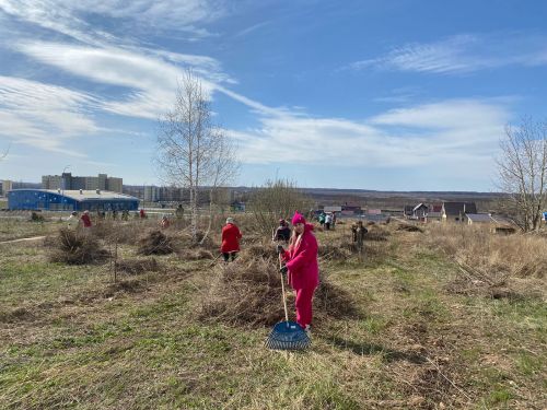 В Камских Полянах продолжается очистка территорий