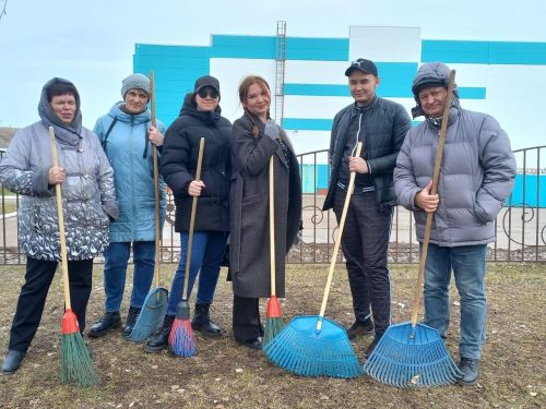 В Камских Полянах продолжается очистка территорий