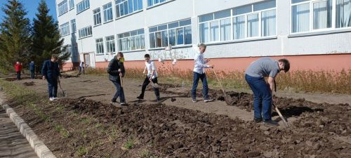 В Камских Полянах продолжается очистка территорий